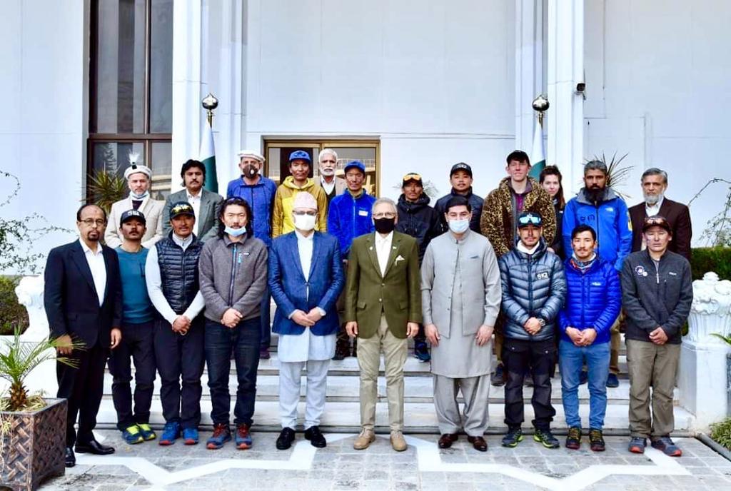 Group photo of First K-2 Winter Summit team of Nepali Mountaineers  along with office bearer of Alpine Club after  meeting with the  President of Pakistan at Aiwan-e-Sdar, Islamabad.